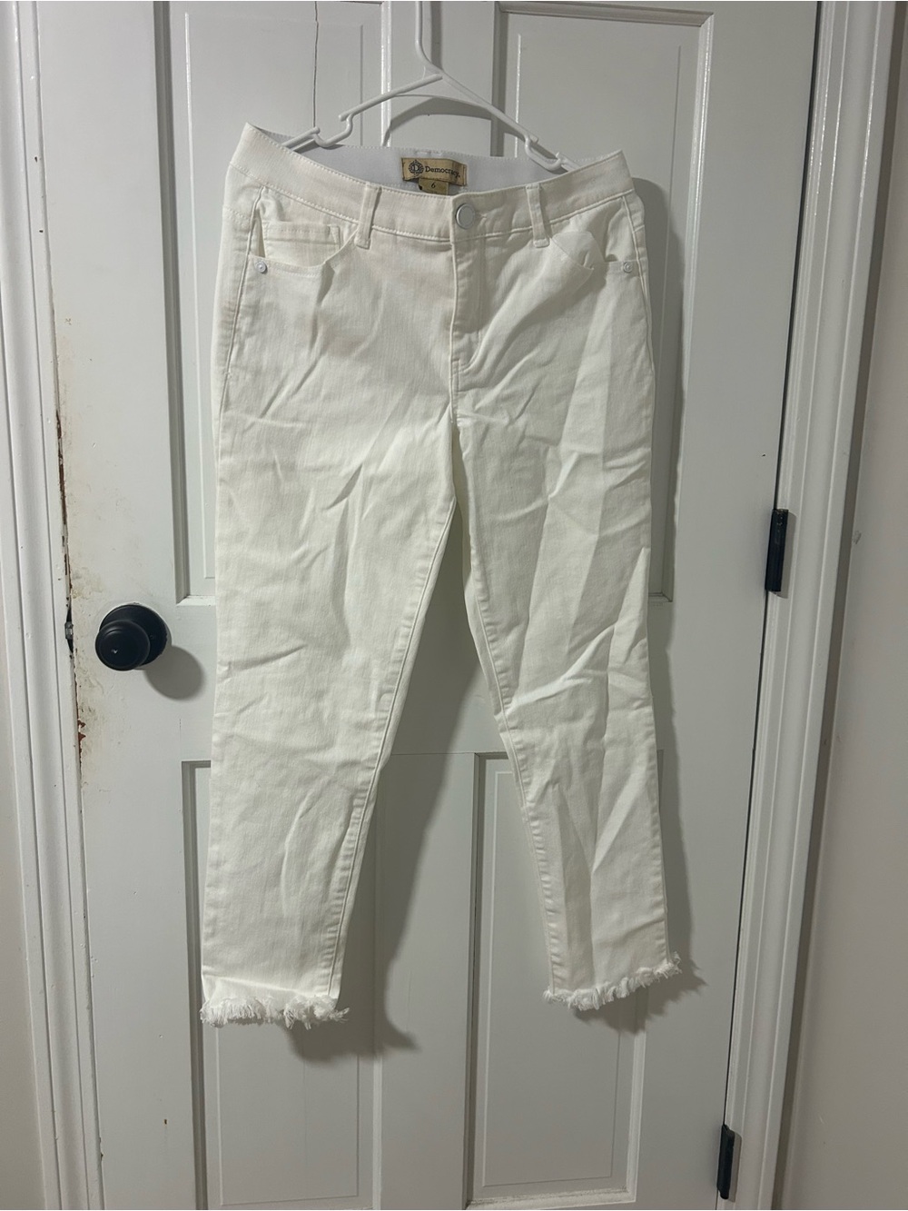 Democracy White Frayed Hem Cropped Jeans